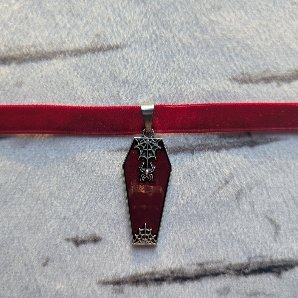 🩷 Coffin Choker